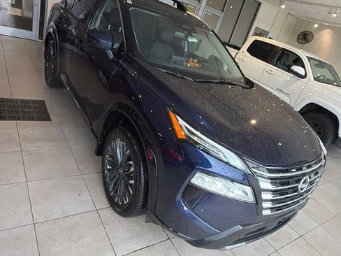Used 2025 Nissan Rogue Platinum FWD image 4