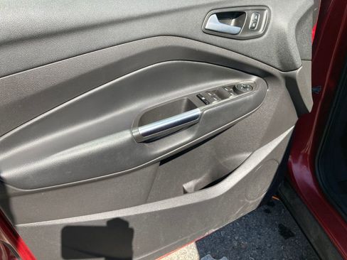 Used 2018 Ford Escape SE w/ SE Sync 3 Package AWD/4WD image 14