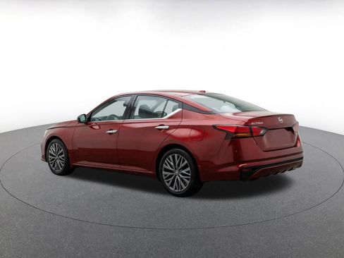 Used 2025 Nissan Altima 2.5 SV FWD image 7