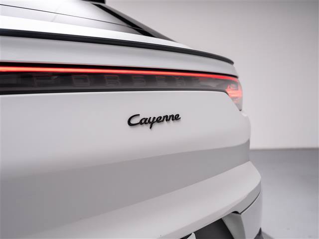 Used 2022 Porsche Cayenne Platinum Edition AWD/4WD image 36