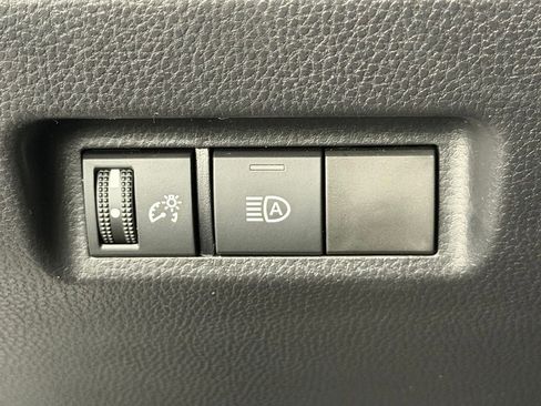 Used 2025 Toyota RAV4 XLE FWD image 27