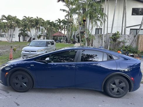 Used 2023 Toyota Prius LE image 3