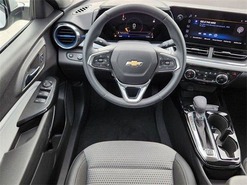 Certified 2025 Chevrolet Trax LT w/ Driver Confidence Package image 11