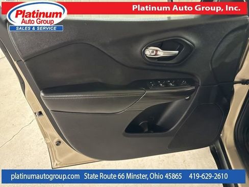 Used 2015 Jeep Cherokee Latitude w/ Comfort/Convenience Group image 25