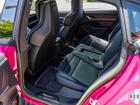 Used 2022 Porsche Taycan Turbo S image 29
