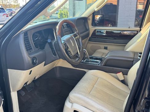 Used 2015 Lincoln Navigator 4WD w/ Equipment Group 101A Reserve image 14