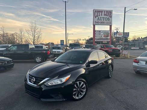 Used 2017 Nissan Altima 2.5 SV image 1