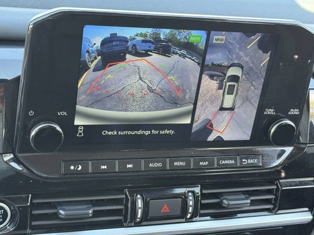 Used 2024 Nissan Pathfinder SL AWD/4WD image 18