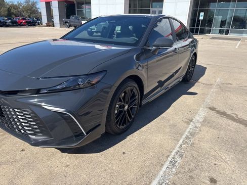 Used 2026 Toyota Camry Hybrid image 1