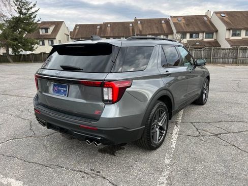 Used 2025 Ford Explorer ST image 11