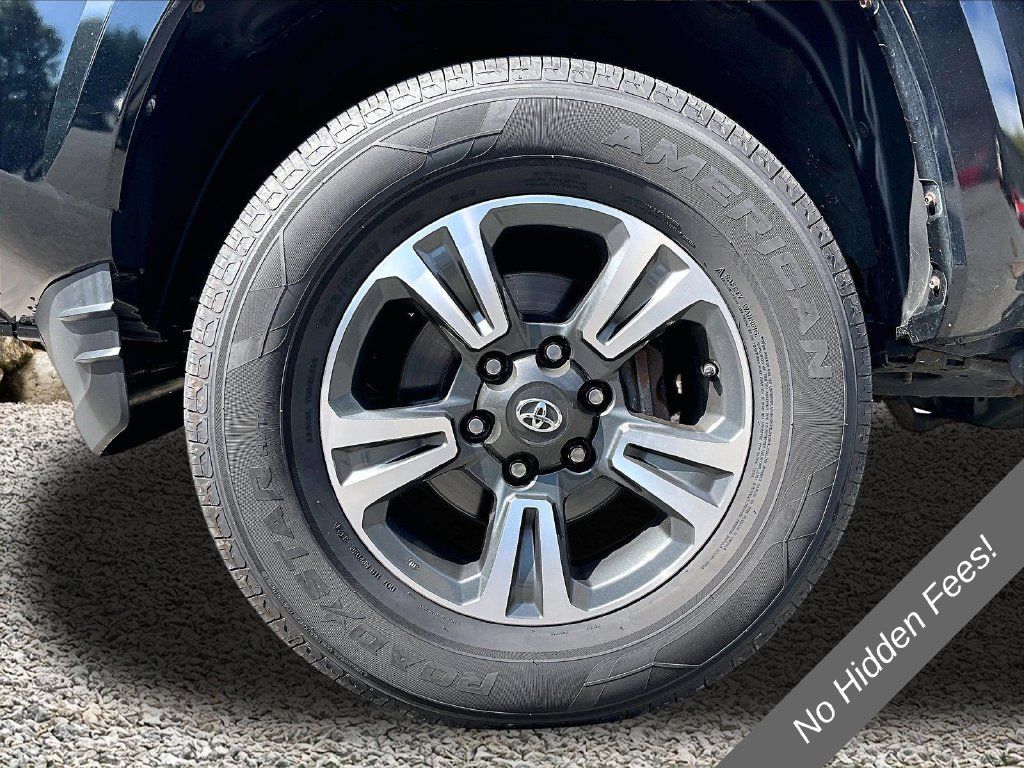 Used 2017 Toyota Tacoma TRD Sport w/ Tow Package (A/T) AWD/4WD image 9