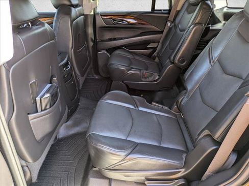 Used 2015 Cadillac Escalade Luxury AWD/4WD image 18