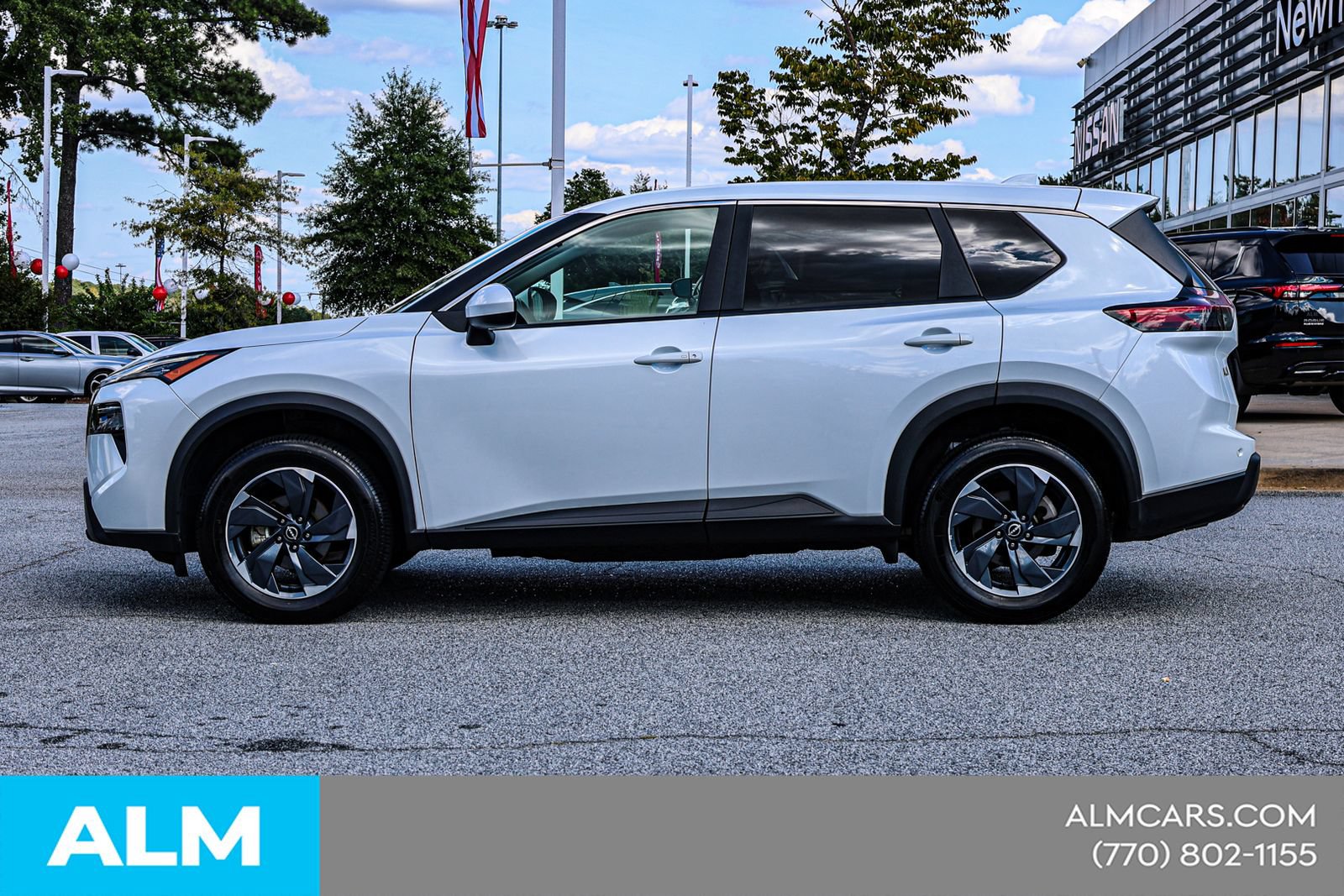 Used 2025 Nissan Rogue SV FWD image 9