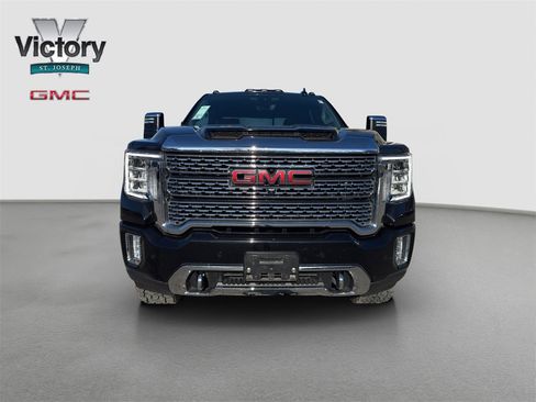 Used 2023 GMC Sierra 3500 Denali w/ Denali Black Diamond Edition image 3