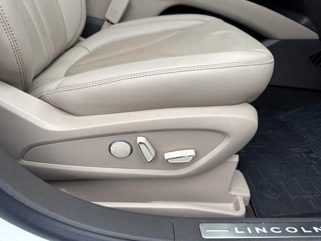 Used 2022 Lincoln Nautilus Reserve w/ Equipment Group 201A AWD/4WD image 31