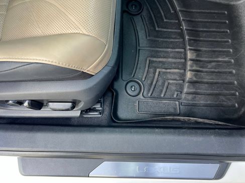 Used 2019 Lexus ES 300h Ultra Luxury w/ Accessory Package 2 FWD image 70