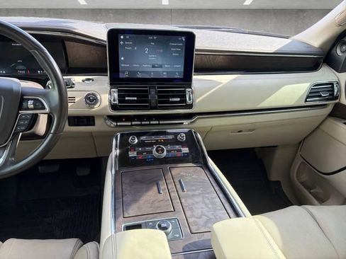 Used 2019 Lincoln Navigator Reserve AWD/4WD image 3