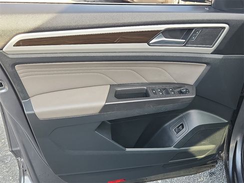 Used 2023 Volkswagen Atlas SE image 12