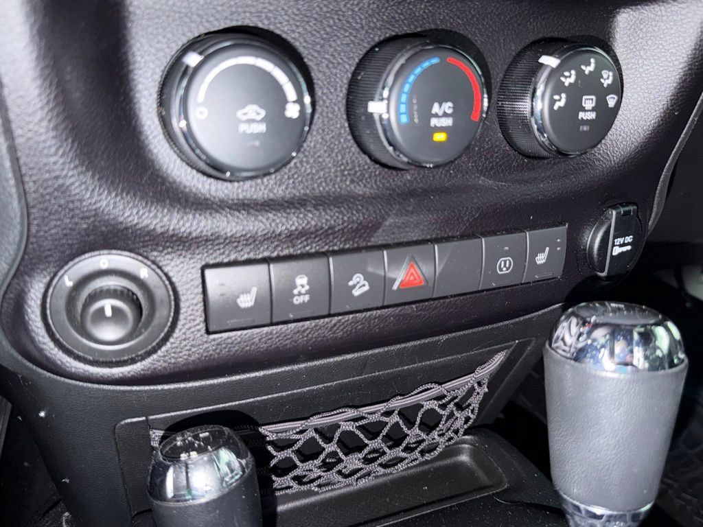 Used 2017 Jeep Wrangler Unlimited Sahara AWD/4WD image 23