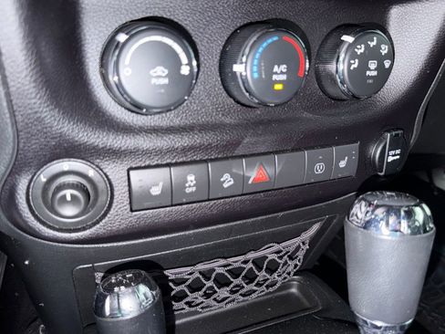 Used 2017 Jeep Wrangler Unlimited Sahara AWD/4WD image 23