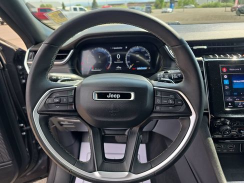 Used 2024 Jeep Grand Cherokee Altitude AWD/4WD image 15