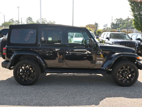 Used 2023 Jeep Wrangler Unlimited Sahara w/ Cold Weather Group AWD/4WD image 11
