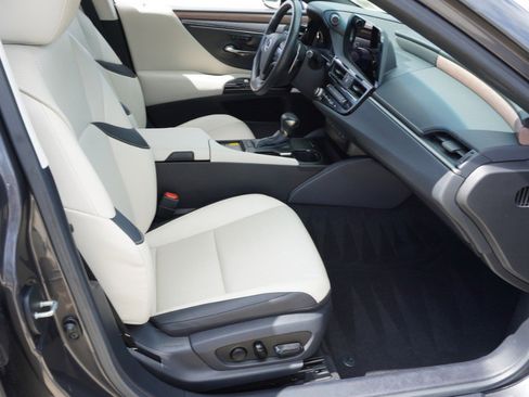 Used 2025 Lexus ES 350 w/ Premium Package image 14