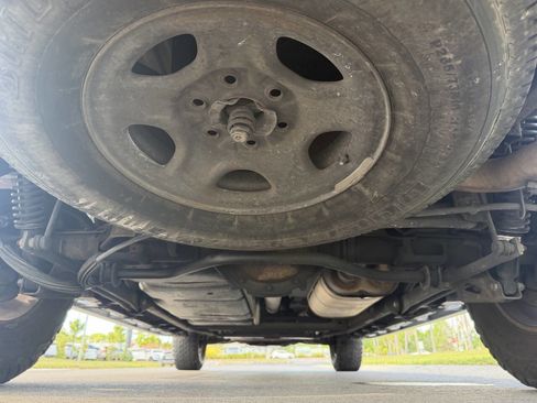 Used 2005 Chevrolet Suburban Z71 w/ Preferred Equipment Group image 22