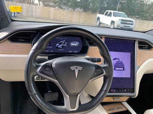 Used 2019 Tesla Model X Long Range image 10