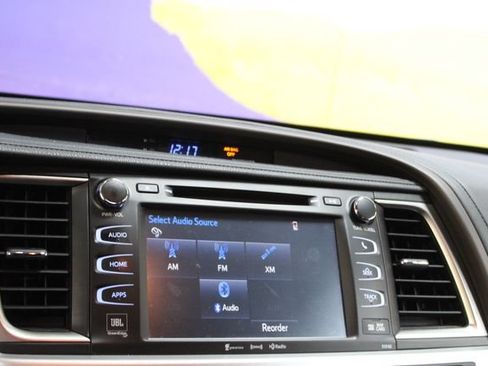 Used 2016 Toyota Highlander Limited AWD/4WD image 19