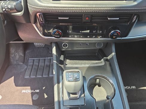 Used 2023 Nissan Rogue SV AWD/4WD image 20