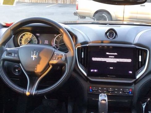 Used 2021 Maserati Ghibli S image 16