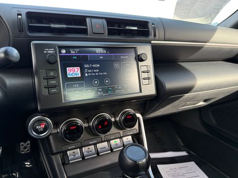 Used 2024 Toyota GR86 Premium image 12