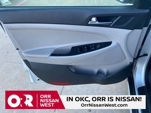 Used 2017 Hyundai Tucson SE image 11