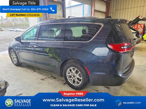 Used 2021 Chrysler Pacifica Touring-L FWD image 3