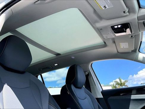 Certified 2026 Volkswagen Tiguan SE w/ Panoramic Sunroof Package FWD image 22