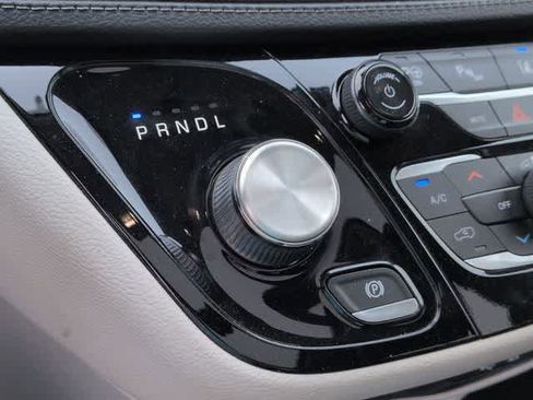 Used 2020 Chrysler Pacifica Limited w/ Advanced Safetytec Group FWD image 33