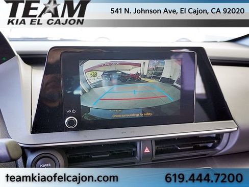 Used 2025 Toyota Prius LE FWD image 27
