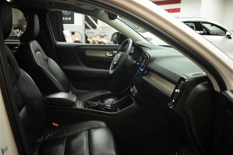 Used 2023 Volvo XC40 B4 Ultimate FWD image 14