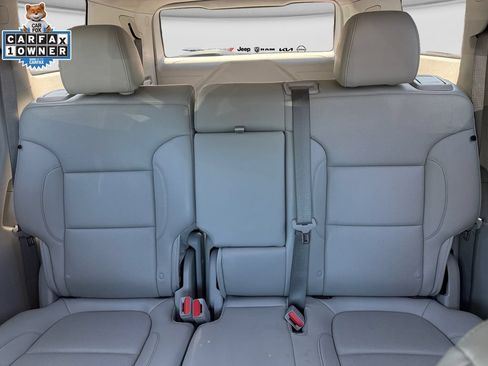 Used 2023 GMC Acadia SLT w/ Technology Package AWD/4WD image 24