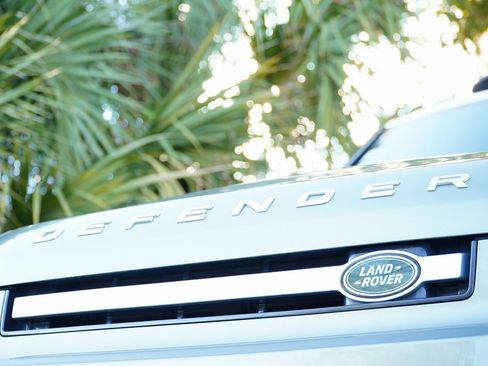 Used 2020 Land Rover Defender 110 HSE image 4