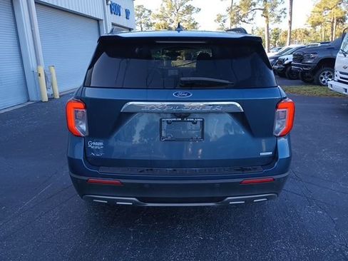 Used 2020 Ford Explorer XLT w/ Equipment Group 202A image 4