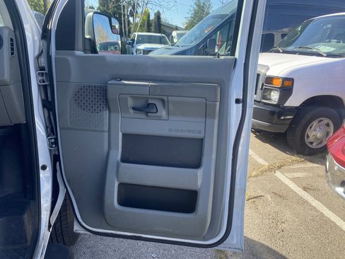 Used 2014 Ford E-250 and Econoline 250 Commercial w/ Power Group image 23