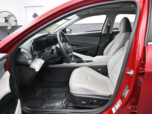 Used 2024 Hyundai Elantra Limited FWD image 11