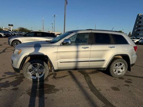 Used 2013 Jeep Grand Cherokee Limited w/ Trailer Tow Group IV AWD/4WD image 7