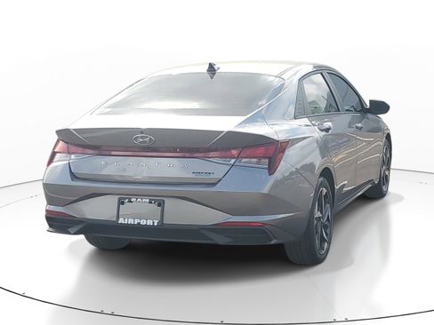 Used 2023 Hyundai Elantra SEL w/ Convenience Package FWD image 5