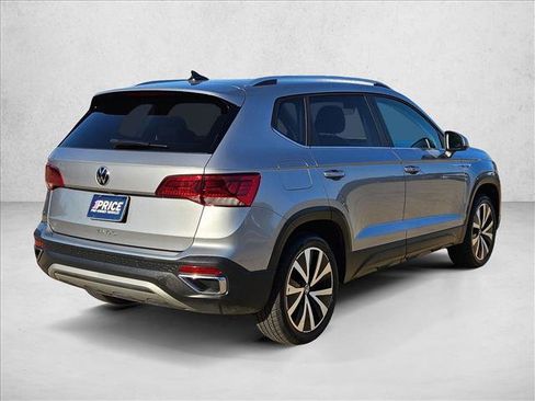 Used 2024 Volkswagen Taos SE FWD image 5