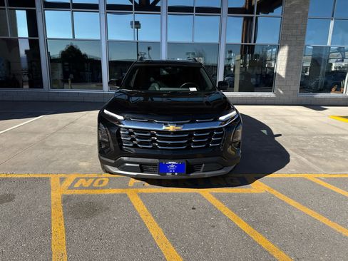 Used 2025 Chevrolet Equinox LT w/ Convenience Package II image 2