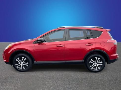Used 2016 Toyota RAV4 LE FWD image 2