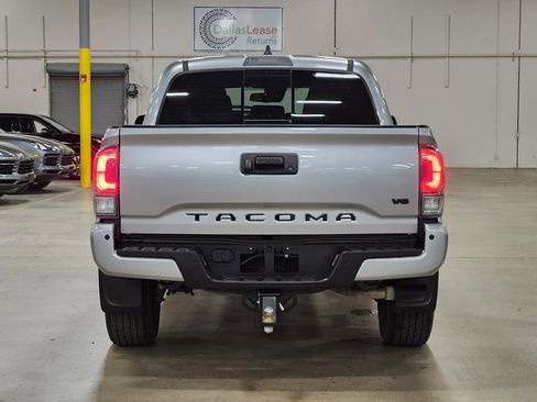 Used 2022 Toyota Tacoma TRD Sport image 10